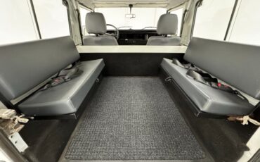 Land-rover-Defender-90-1991-Alpinweiss-Charcoal-Black-6