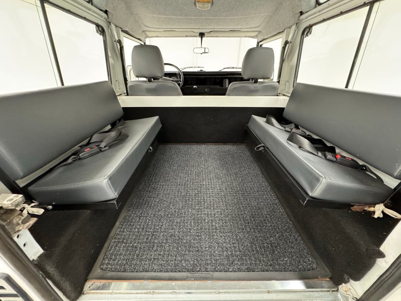 Land-rover-Defender-90-1991-Alpinweiss-Charcoal-Black-6