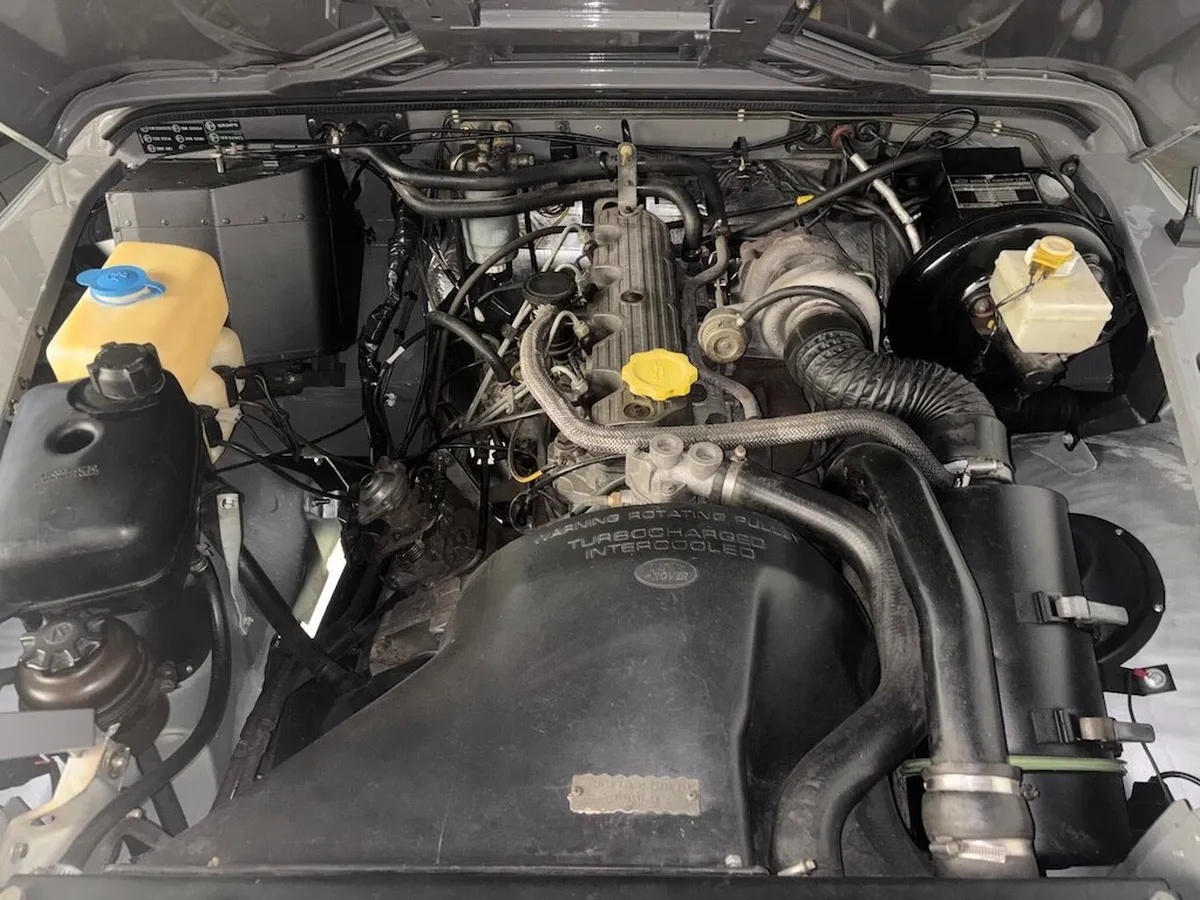 Land-rover-Defender-90-1992-Grey-Cogna-12