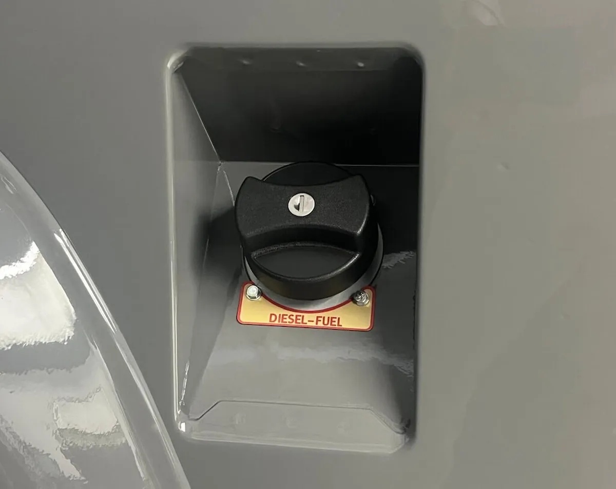 Land-rover-Defender-90-1992-Grey-Cogna-5