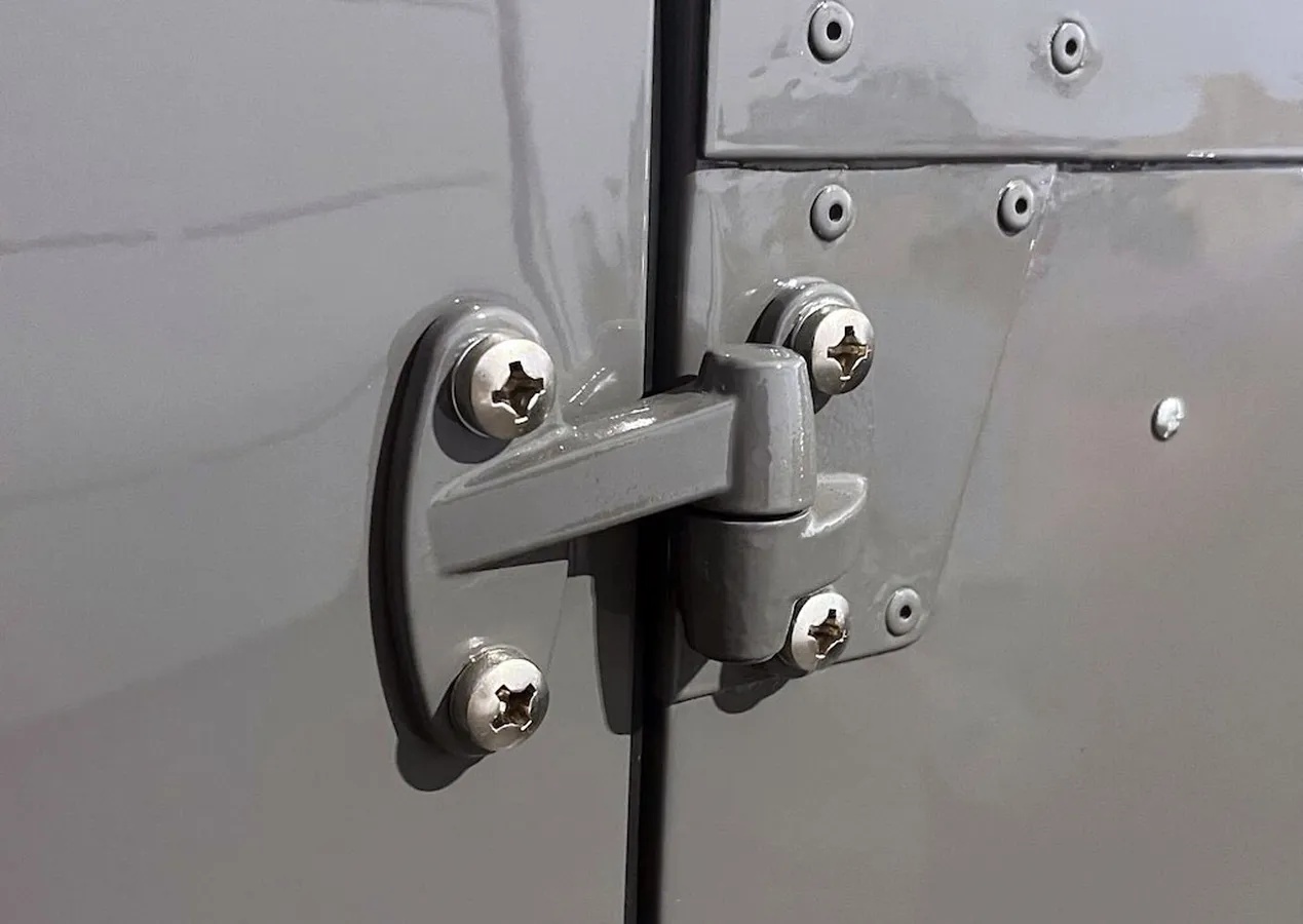 Land-rover-Defender-90-1992-Grey-Cogna-6