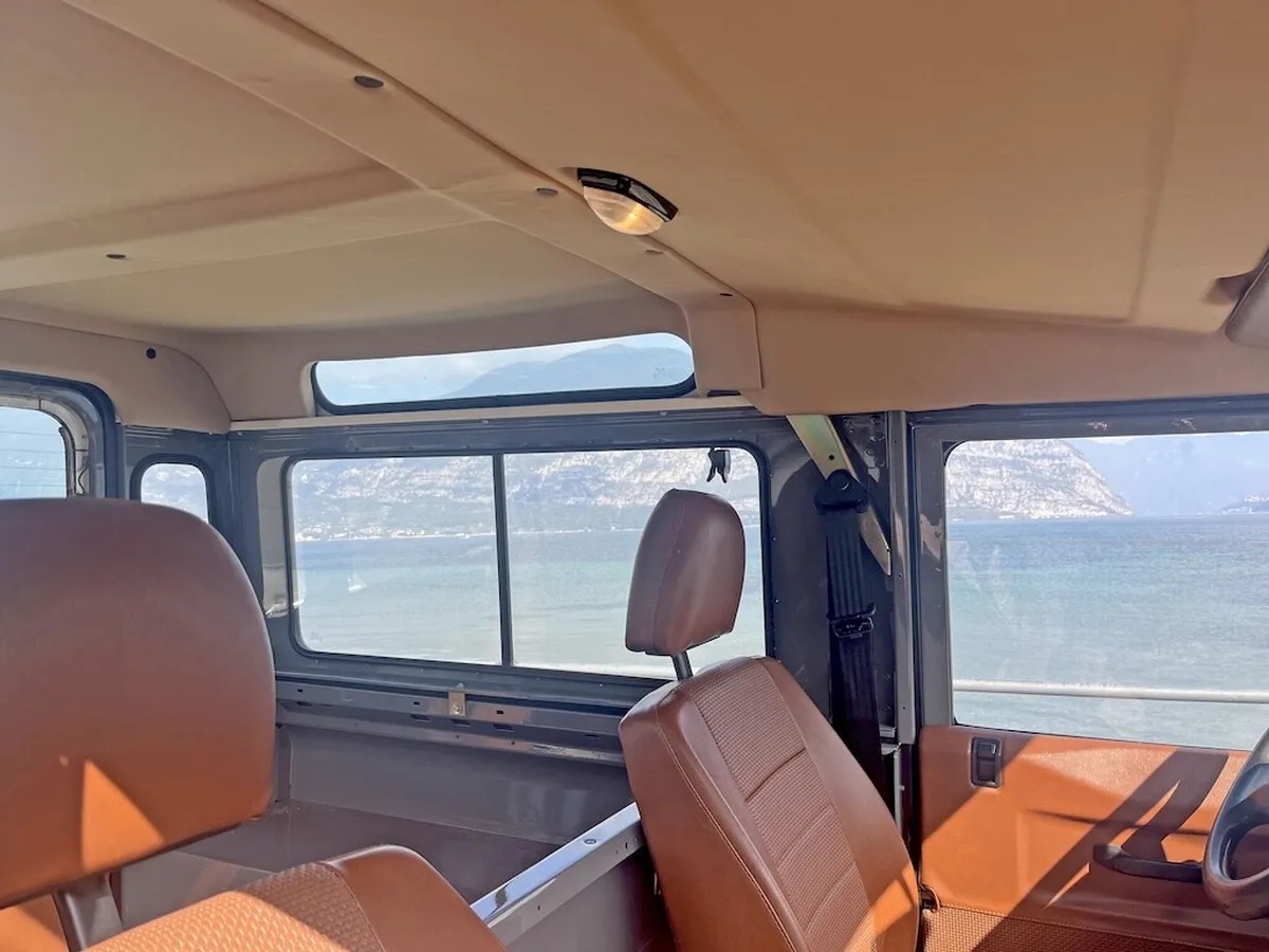 Land-rover-Defender-90-1992-Grey-Cogna-9