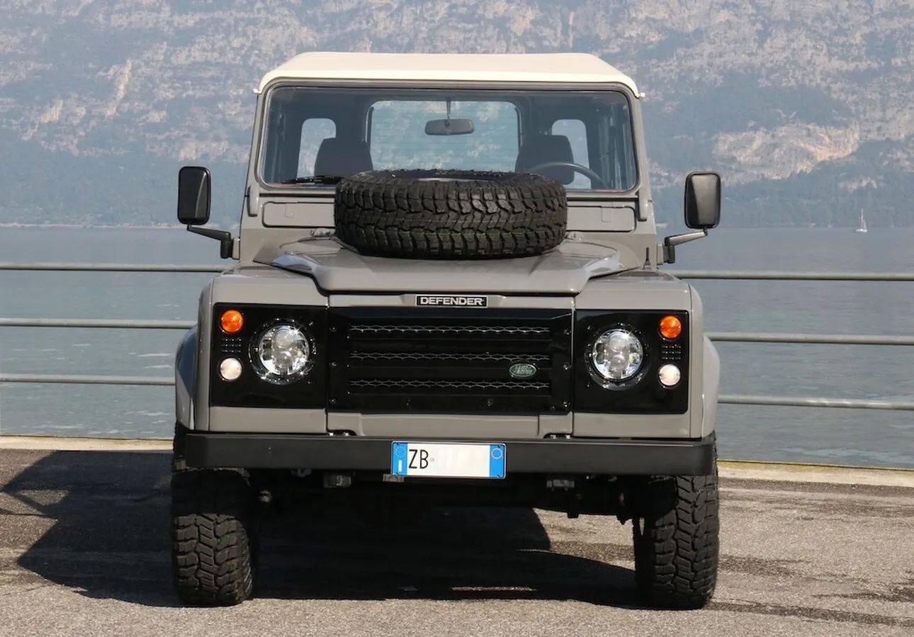 Land-rover-Defender-90-1992-Grey-Cogna