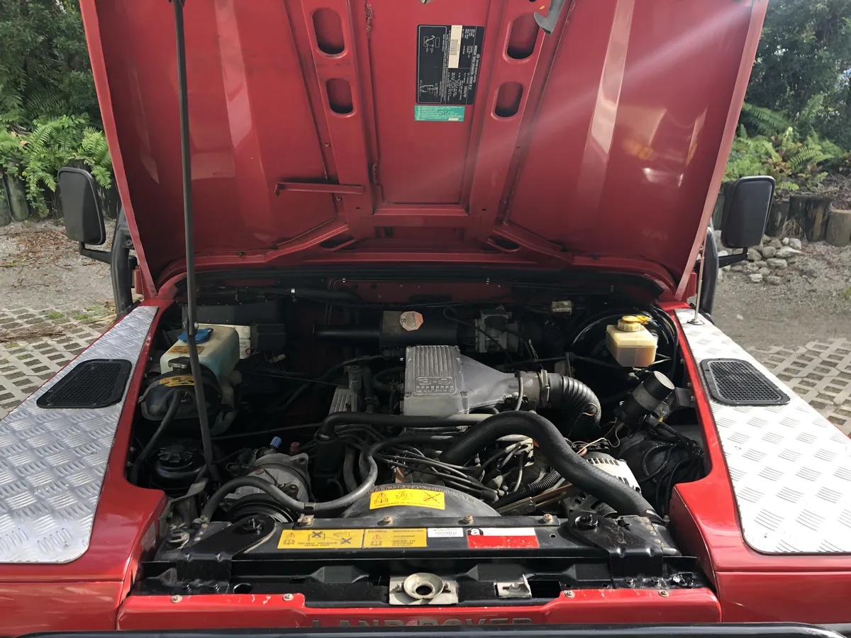 Land-rover-Defender-90-1994-Red-Black-4