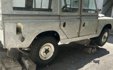 Land-rover-Series-2a-1967-Silver-Sand