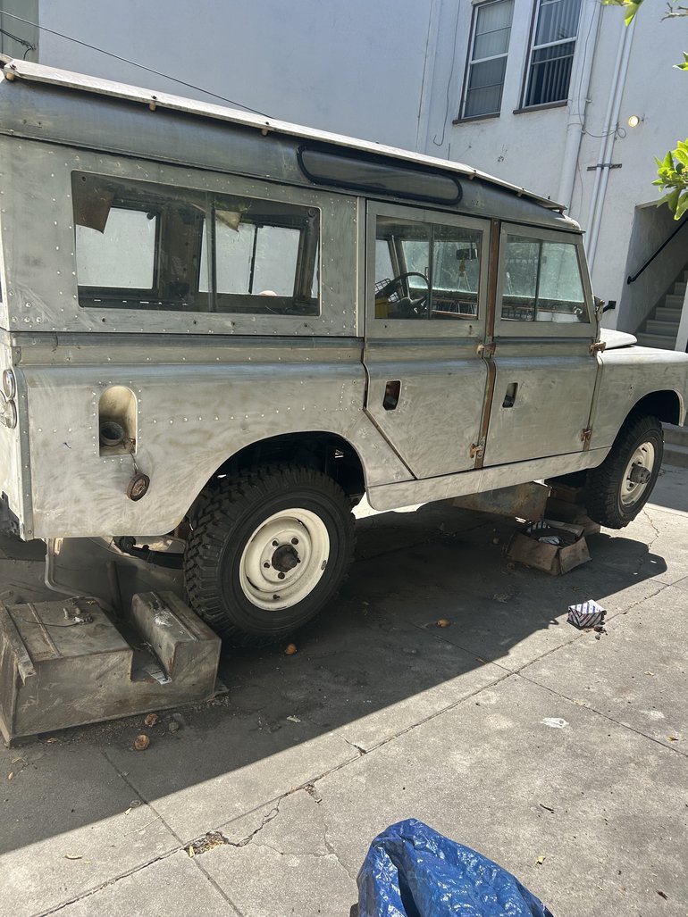 Land-rover-Series-2a-1967-Silver-Sand
