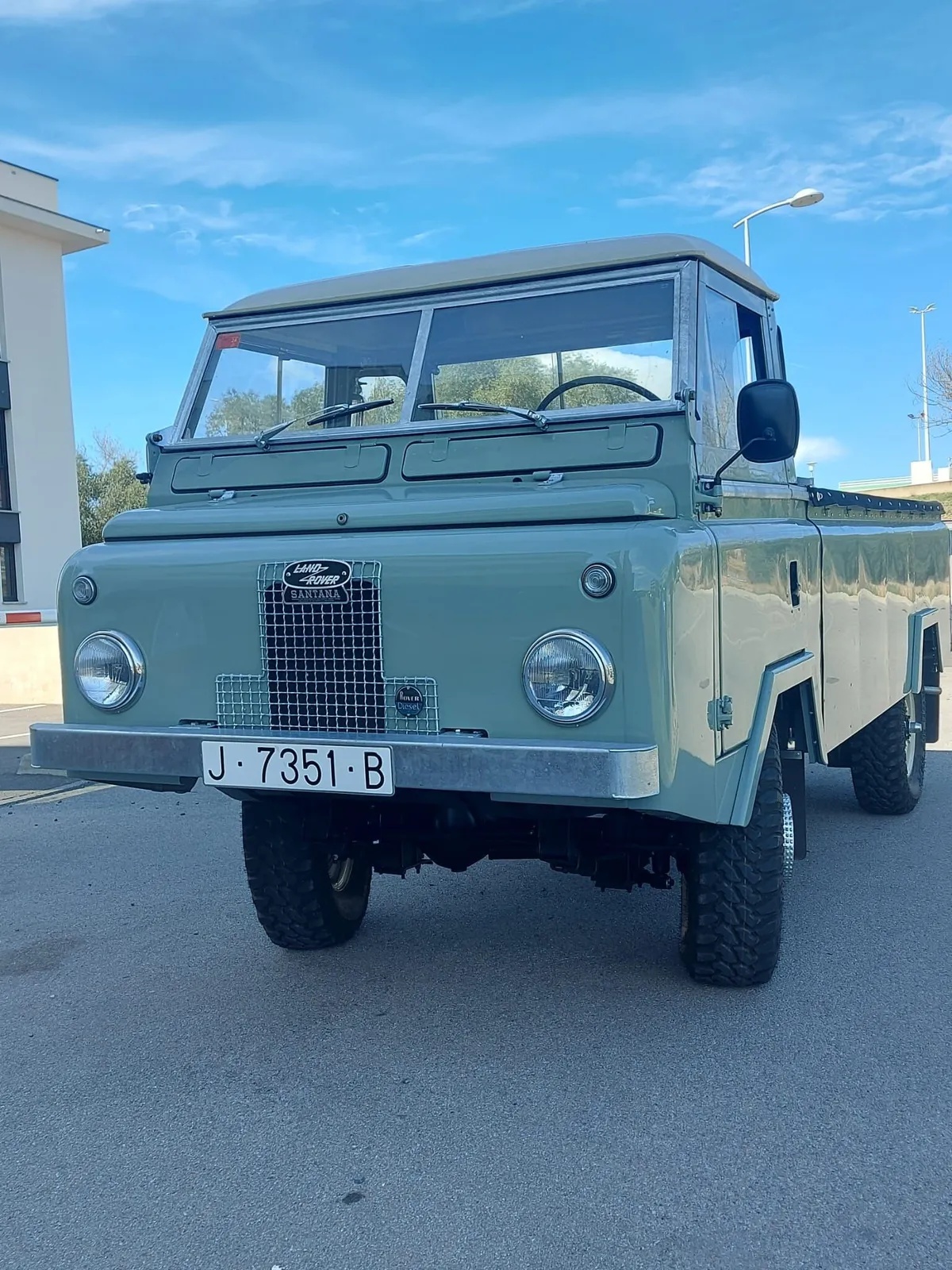 Land-rover-Series-2a-1975-Green-Black-1