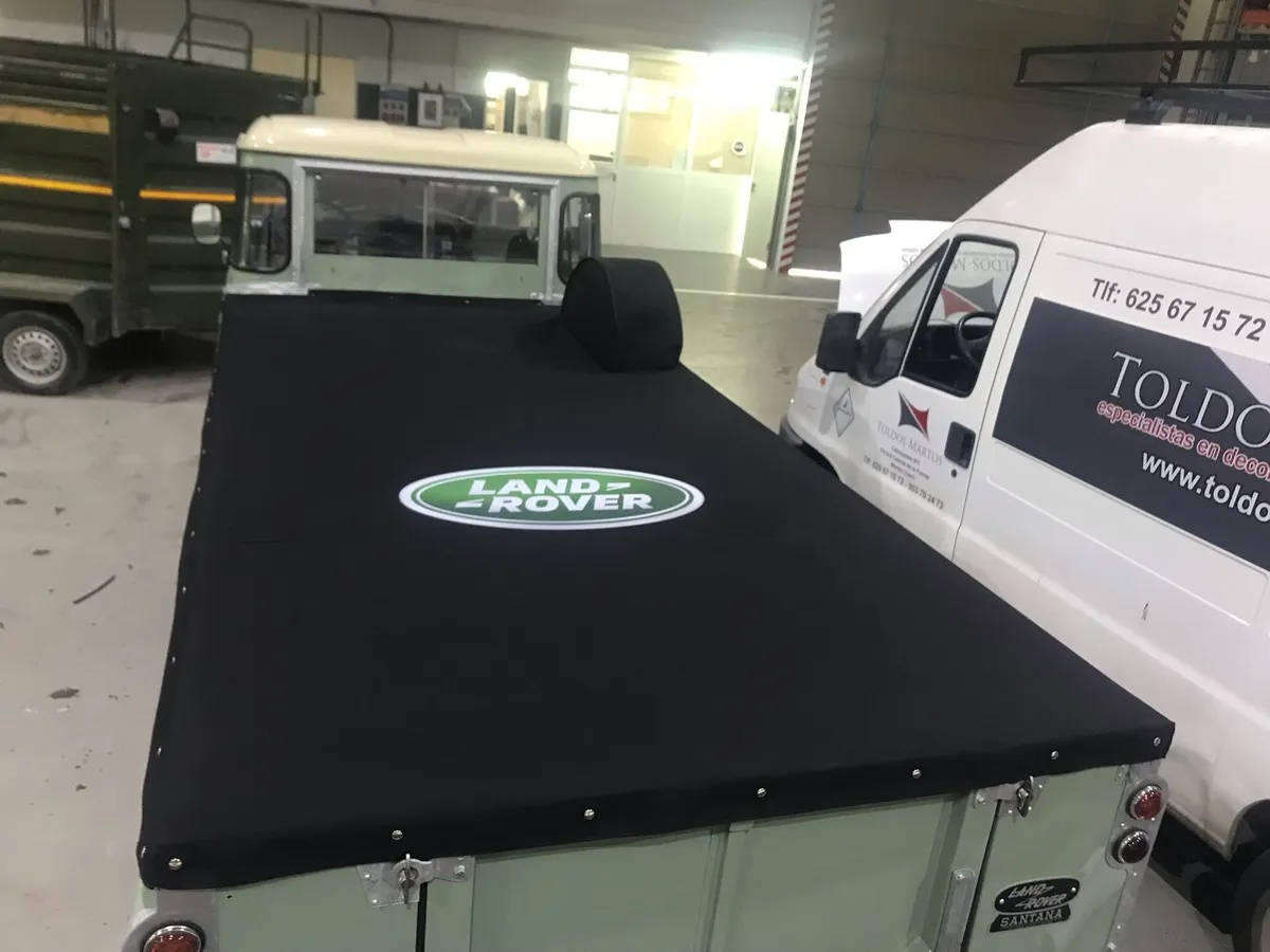 Land-rover-Series-2a-1975-Green-Black-13