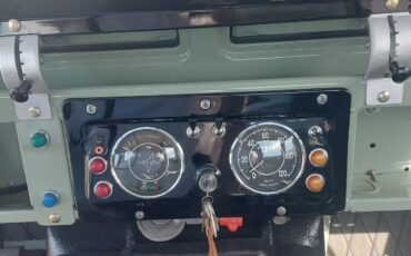 Land-rover-Series-2a-1975-Green-Black-3