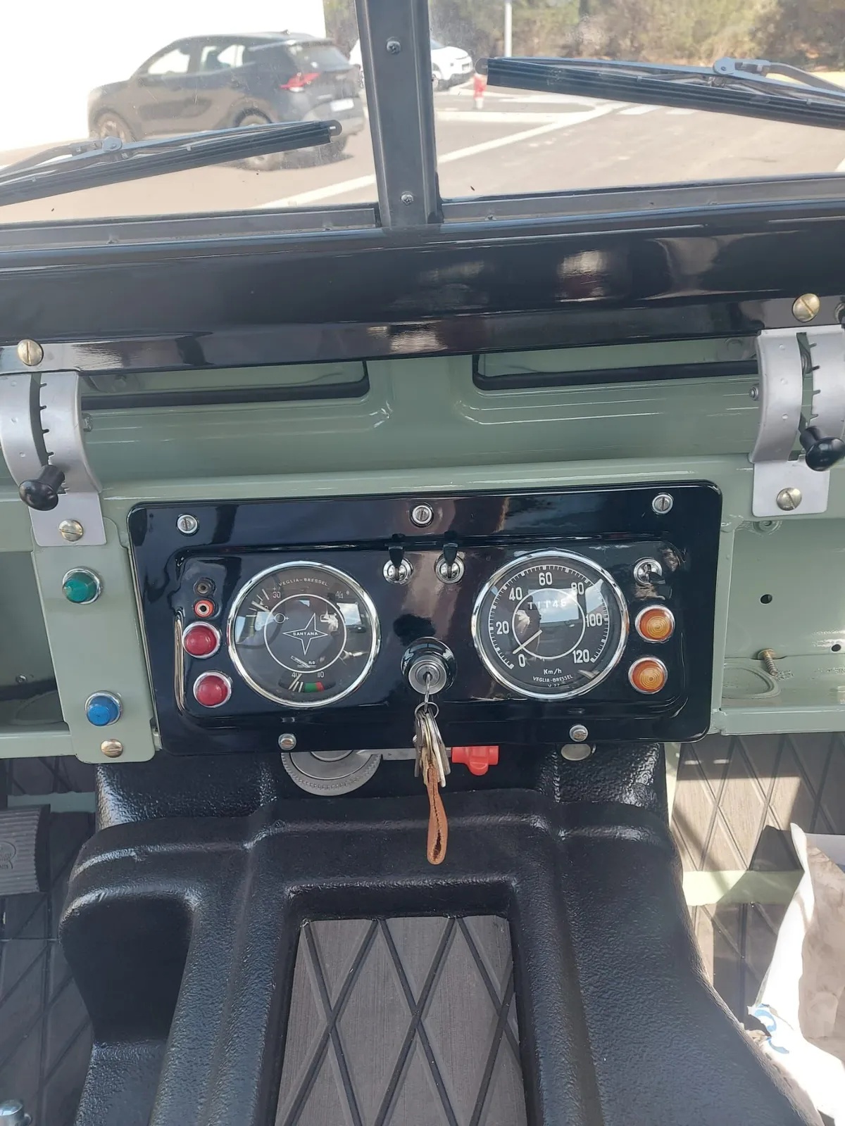 Land-rover-Series-2a-1975-Green-Black-3