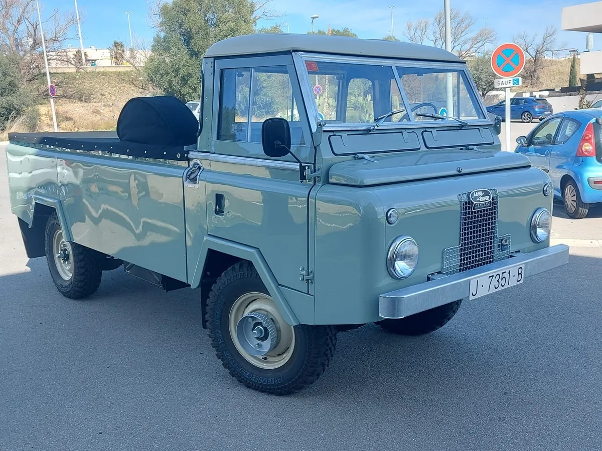 Land-rover-Series-2a-1975-Green-Black