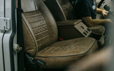 Land-rover-defender-110-1990-custom-10