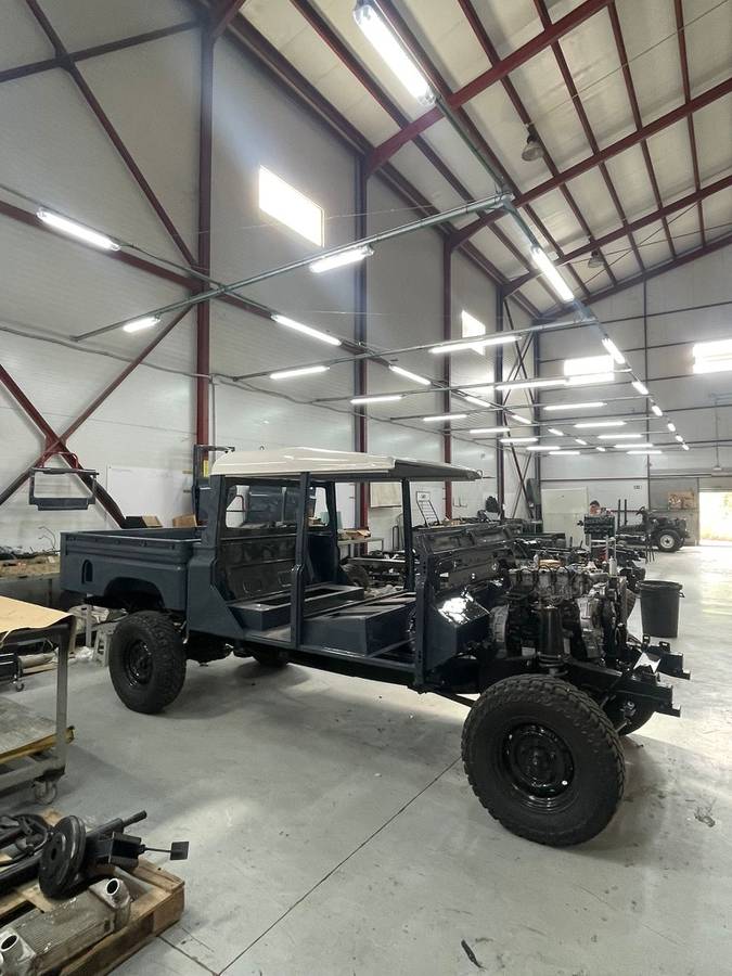 Land-rover-defender-110-1990-custom-11