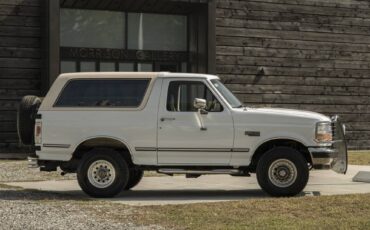 Land-rover-defender-110-1990-custom-13