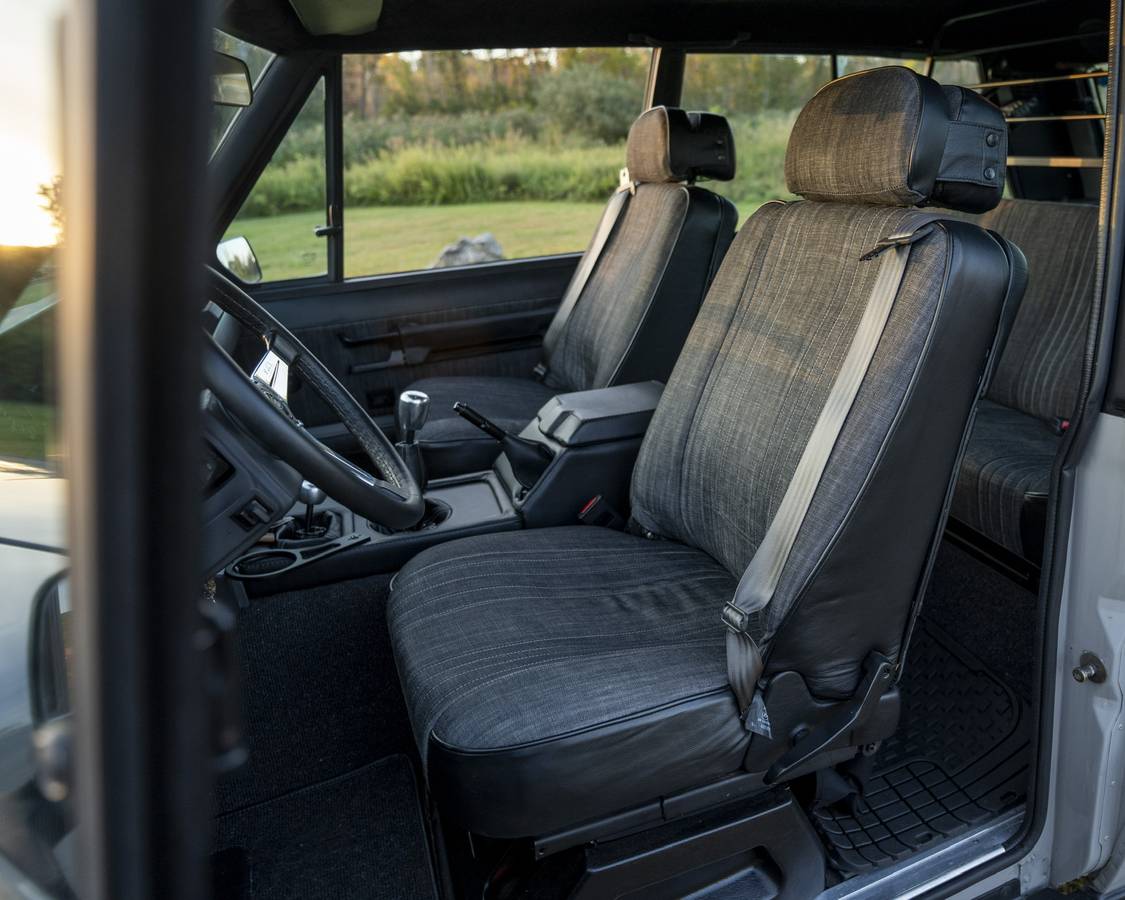 Land-rover-defender-110-1990-custom-2