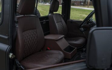 Land-rover-defender-110-1990-custom-21