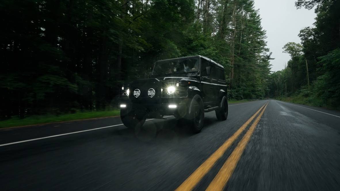 Land-rover-defender-110-1990-custom-4