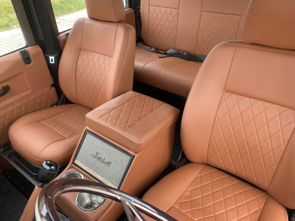 Land-rover-defender-110-1990-custom-6