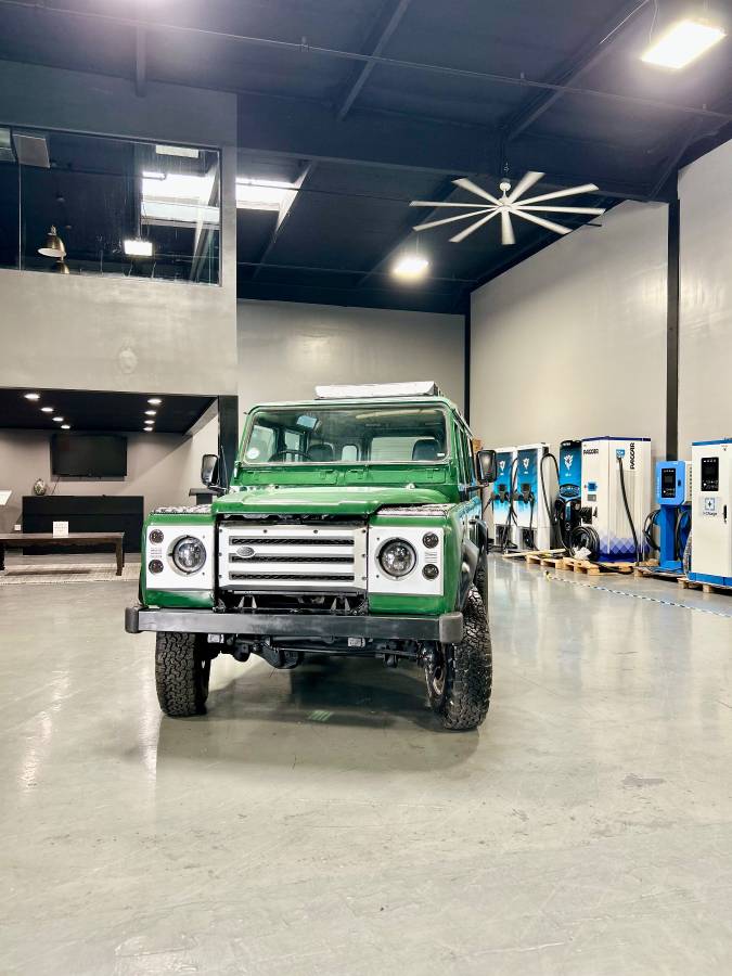 Land-rover-defender-110-1992-green-1