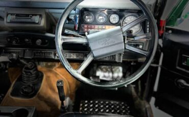 Land-rover-defender-110-1992-green-10