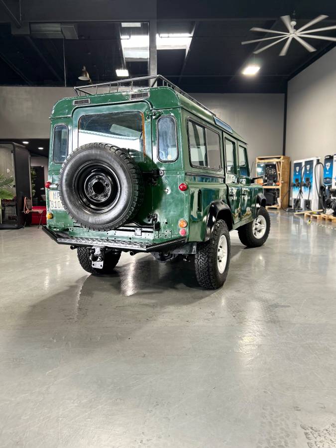 Land-rover-defender-110-1992-green-4