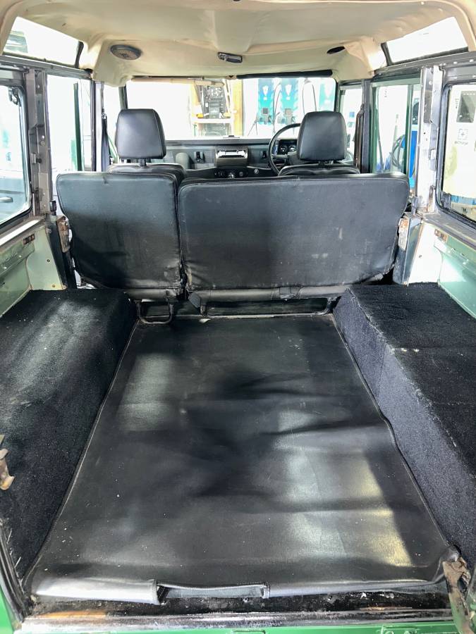 Land-rover-defender-110-1992-green-5