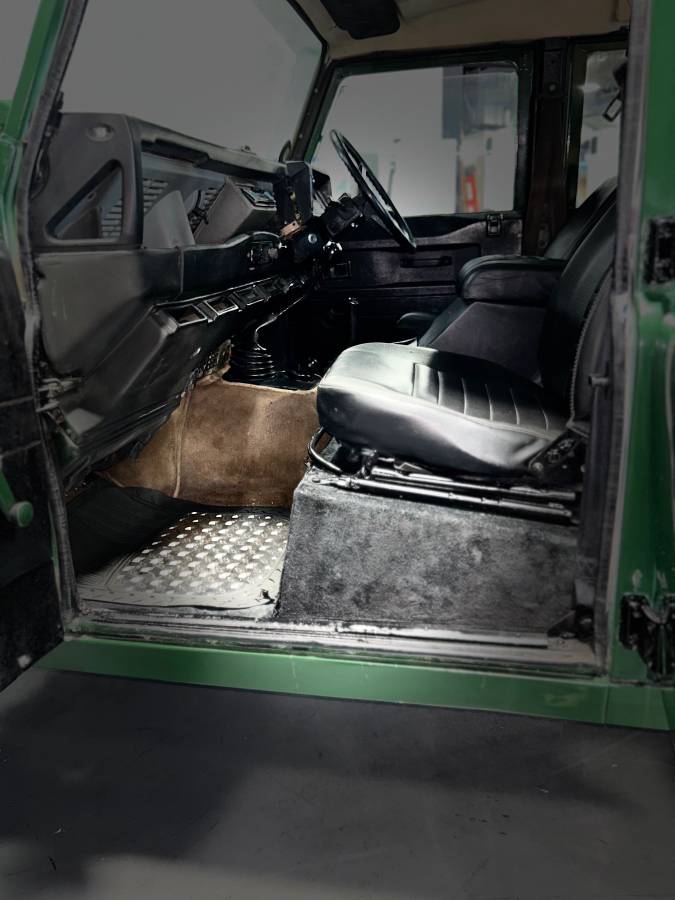 Land-rover-defender-110-1992-green-7