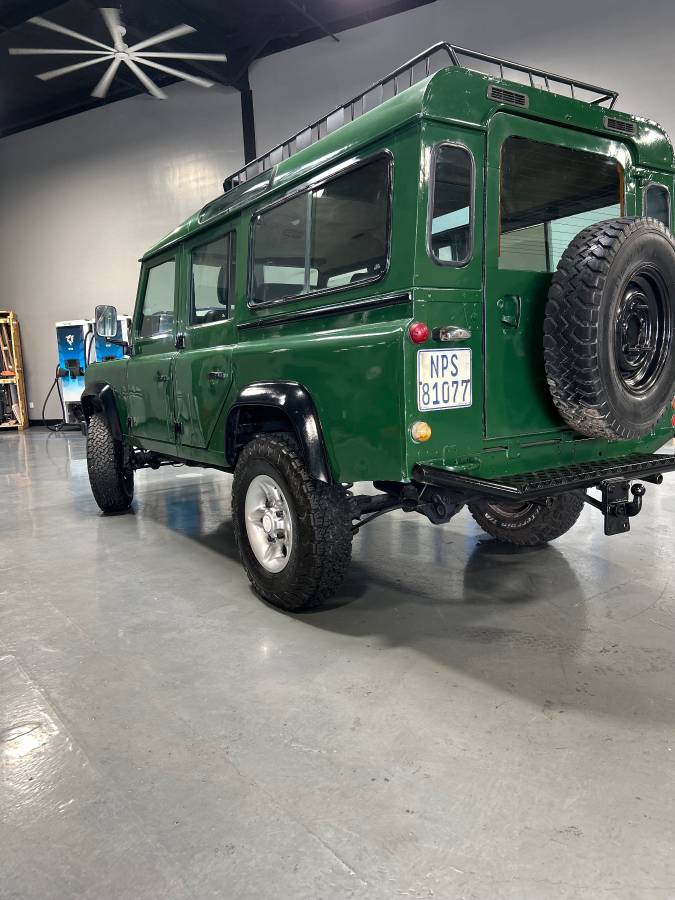 Land-rover-defender-110-1992-green-8