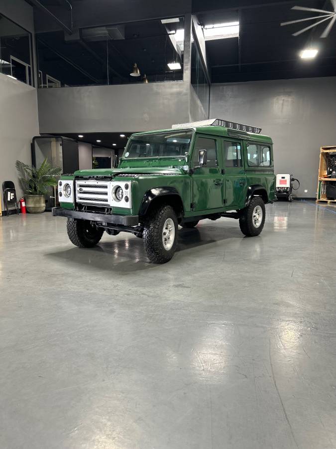 Land-rover-defender-110-1992-green