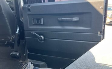 Land-rover-defender-110-1993-black-1