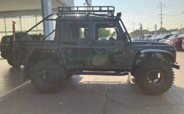 Land-rover-defender-110-1993-black-10