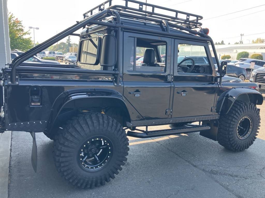 Land-rover-defender-110-1993-black-11