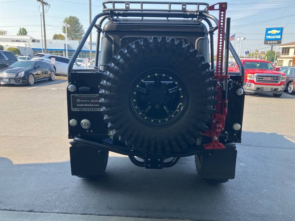 Land-rover-defender-110-1993-black-12