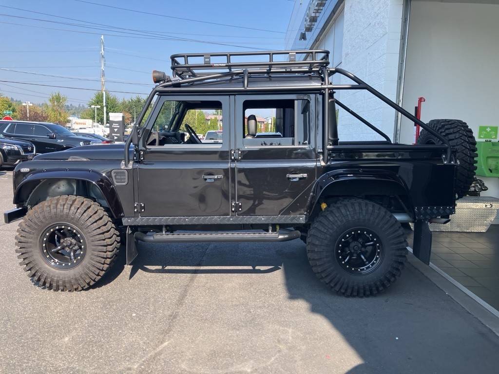 Land-rover-defender-110-1993-black-14