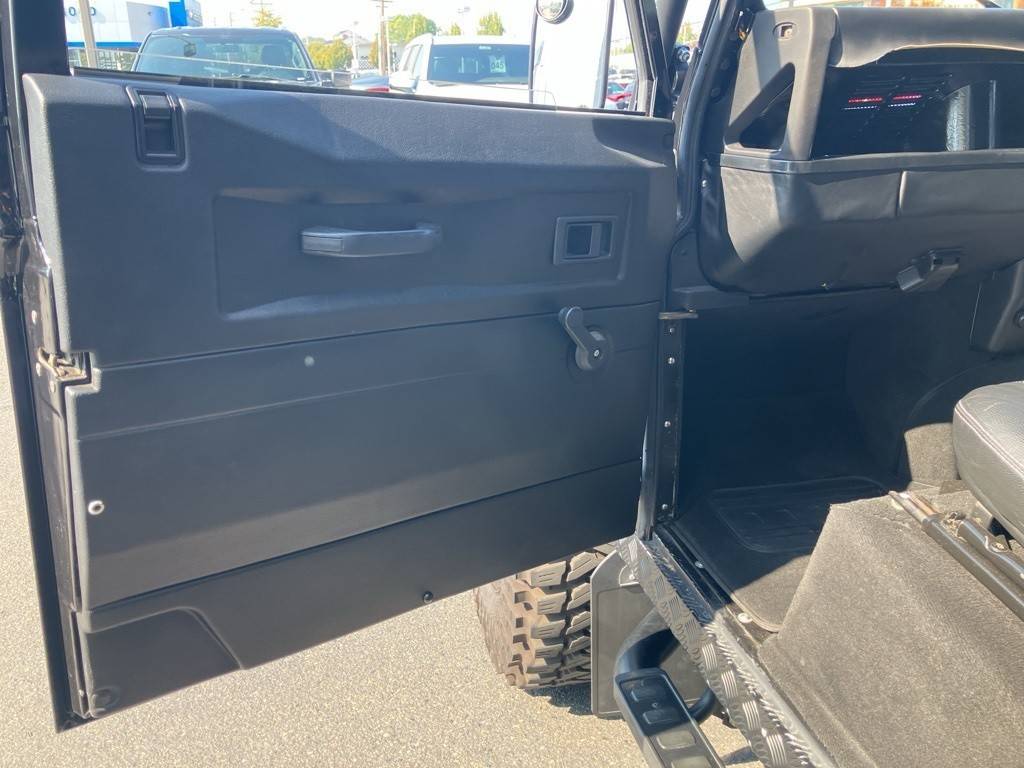 Land-rover-defender-110-1993-black-15