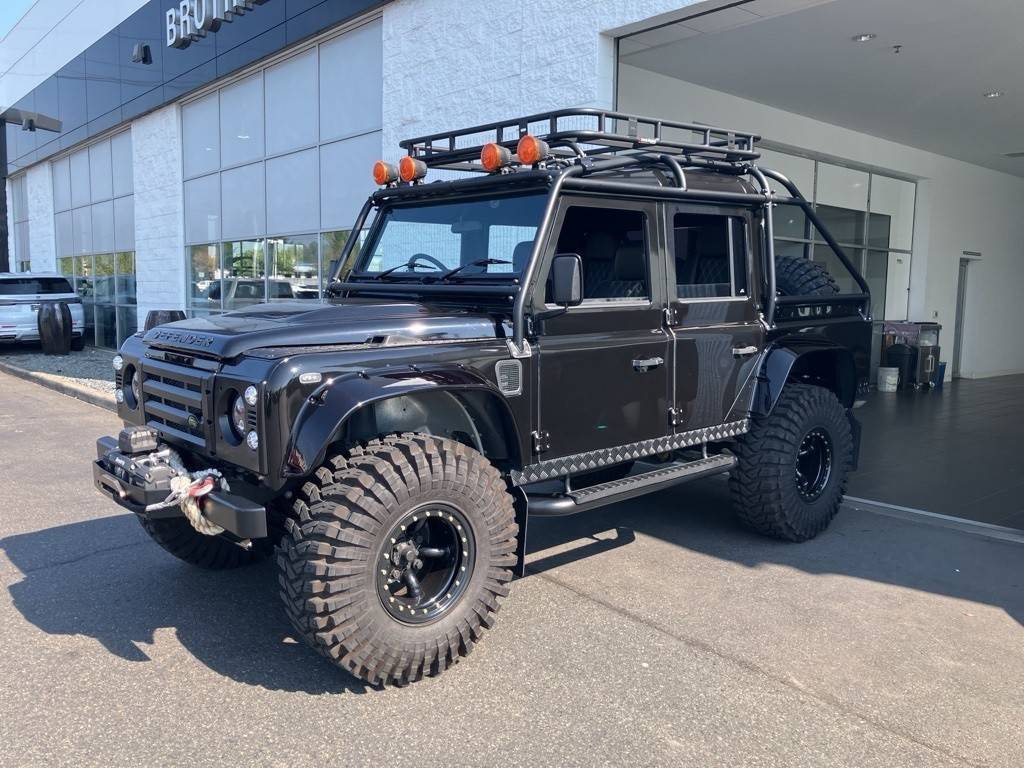 Land-rover-defender-110-1993-black-18