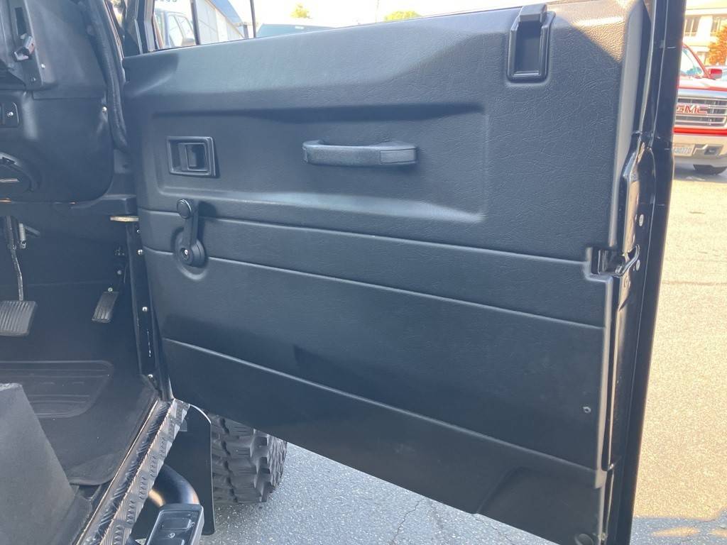 Land-rover-defender-110-1993-black-2