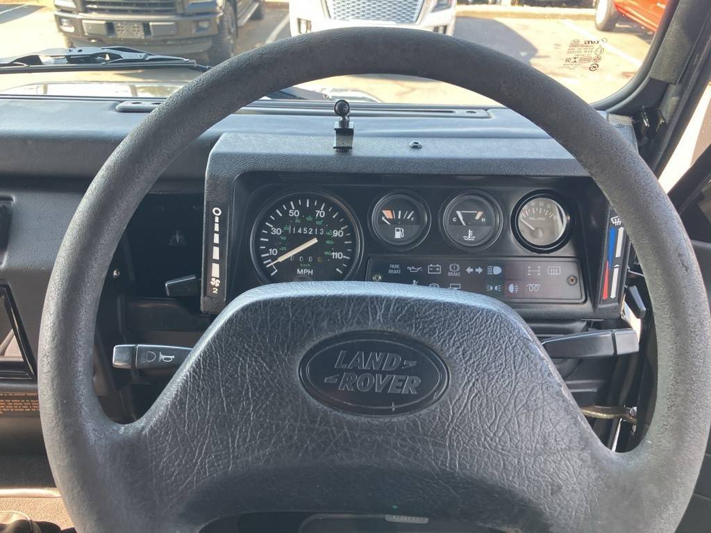 Land-rover-defender-110-1993-black-4