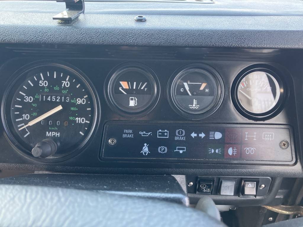 Land-rover-defender-110-1993-black-5