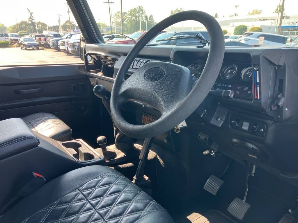 Land-rover-defender-110-1993-black-8