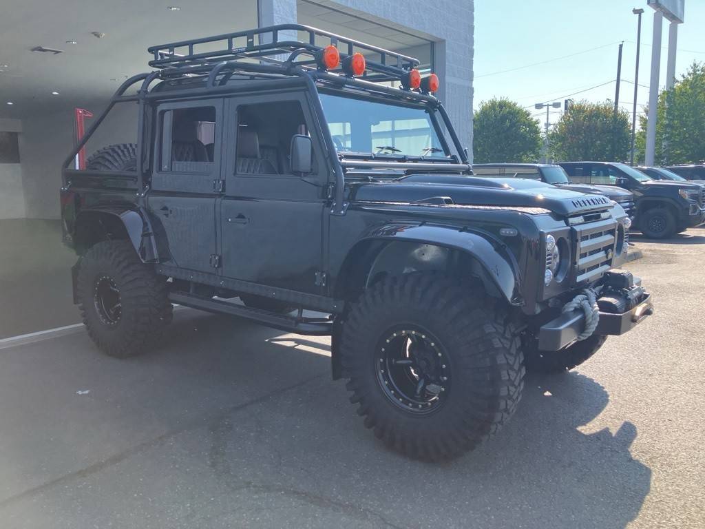 Land-rover-defender-110-1993-black-9