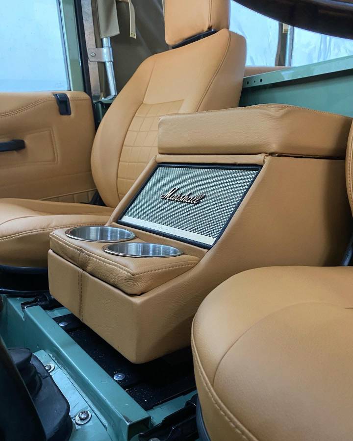 Land-rover-defender-110-1995-custom-12