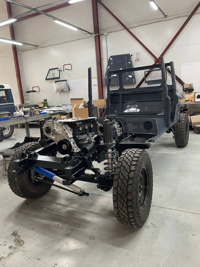 Land-rover-defender-110-1995-custom-2