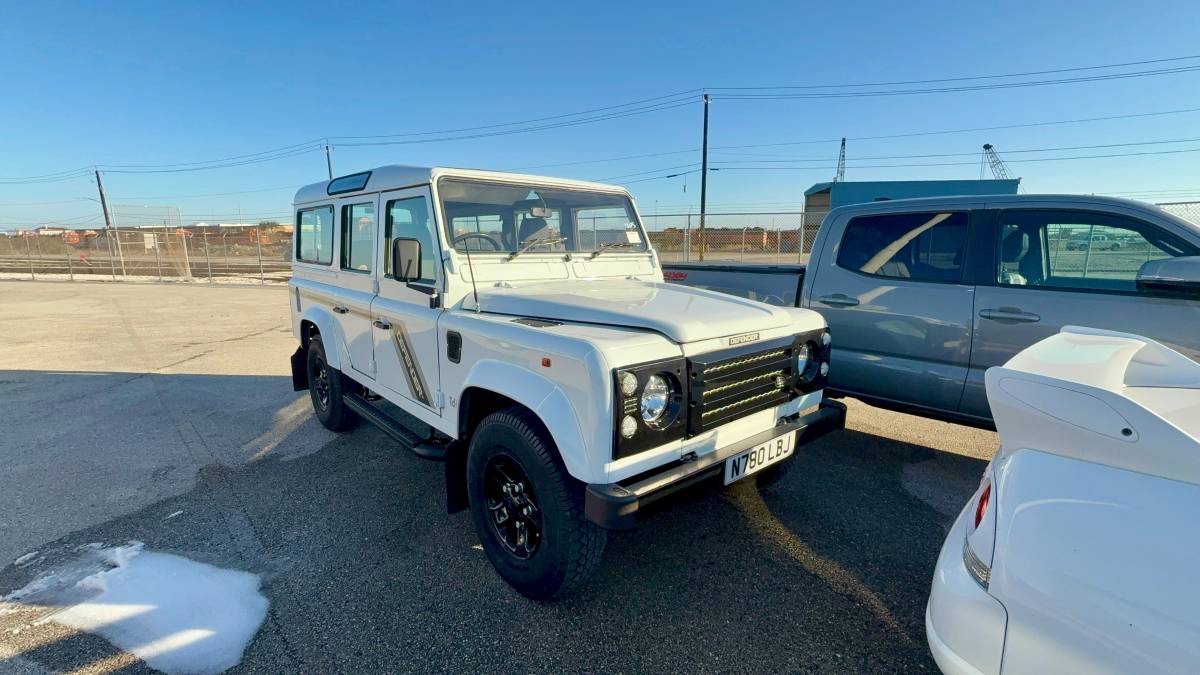Land-rover-defender-110-diesel-1996-white-1