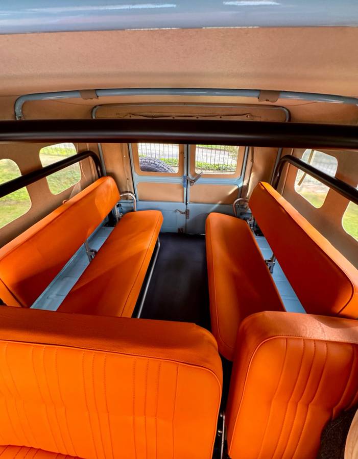 Land-rover-defender-1980-white-11