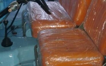 Land-rover-defender-1980-white-12