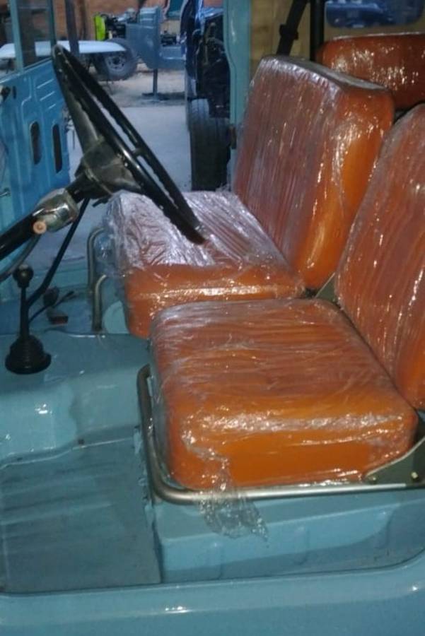 Land-rover-defender-1980-white-12