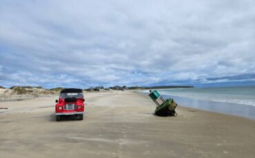 Land-rover-defender-1980-white-13