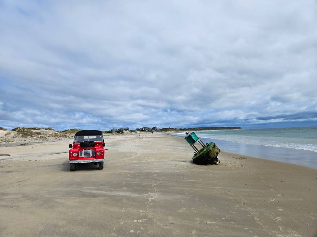 Land-rover-defender-1980-white-13