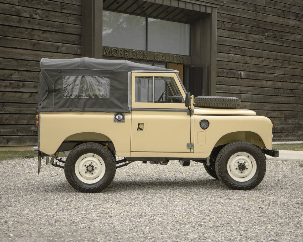 Land-rover-defender-1980-white-14
